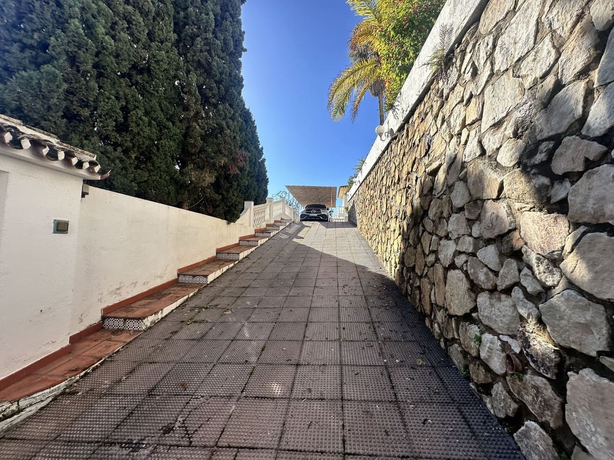 3 soverom Villa til salgs i Riviera del Sol med svømmebasseng garasje - € 920 000 (Ref: 9533466)
