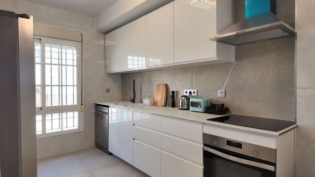 4 soveværelse Strandlejlighed til salg i Benalmádena med swimmingpool garage - € 850.000 (Ref: 9552784)