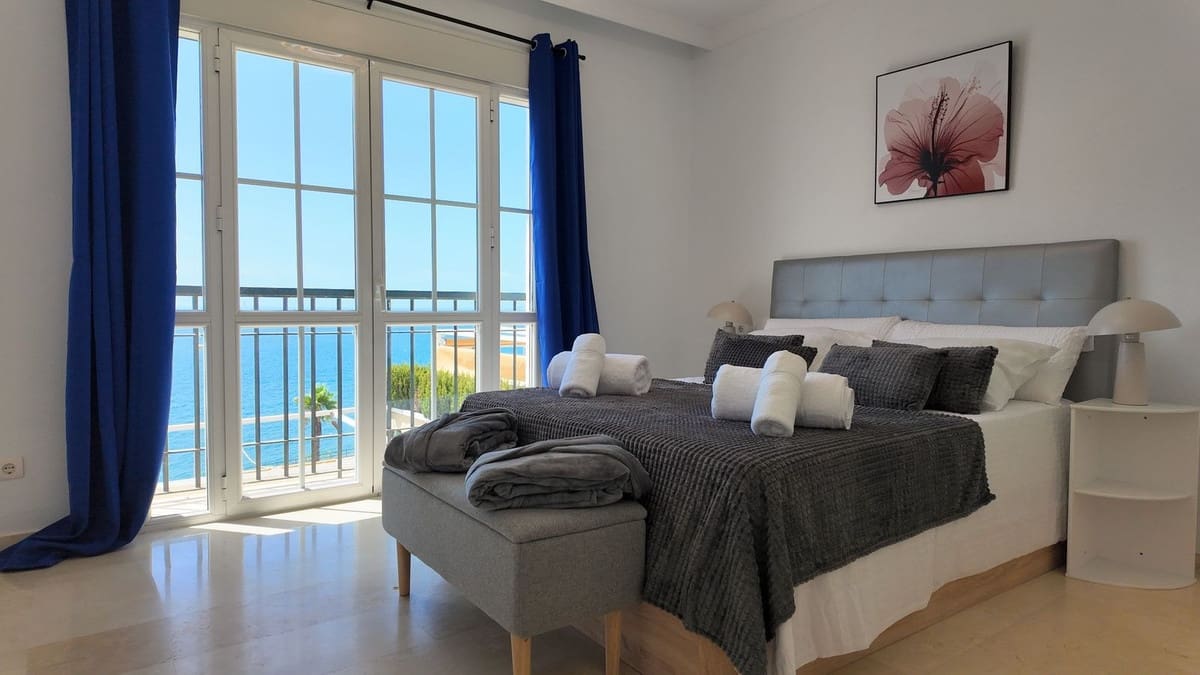 4 bedroom Semi-detached Villa for sale in Benalmadena with pool garage - € 850,000 (Ref: 9552784)