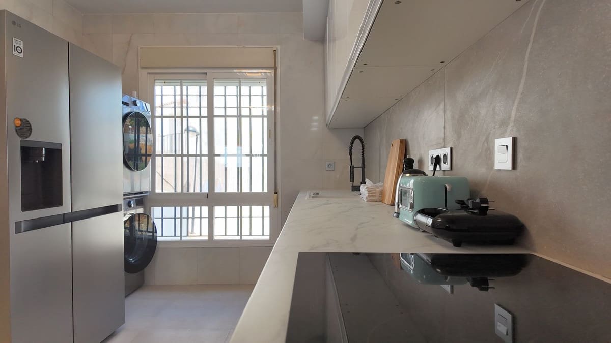 4 bedroom Semi-detached Villa for sale in Benalmadena with pool garage - € 850,000 (Ref: 9552784)