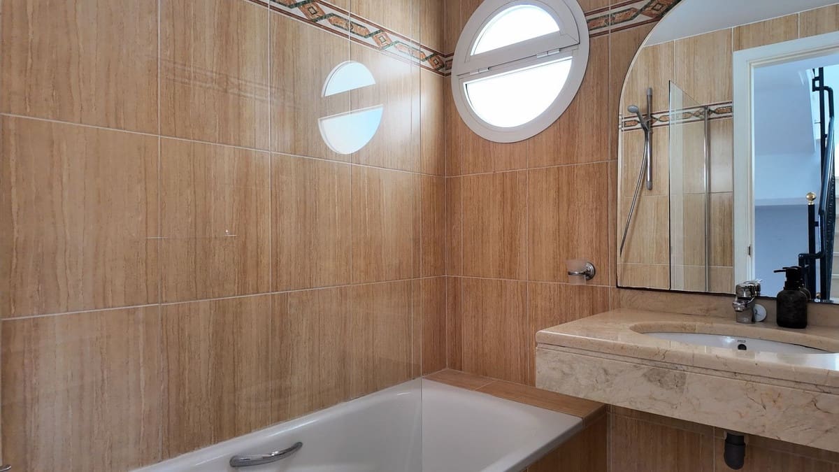 4 bedroom Semi-detached Villa for sale in Benalmadena with pool garage - € 850,000 (Ref: 9552784)