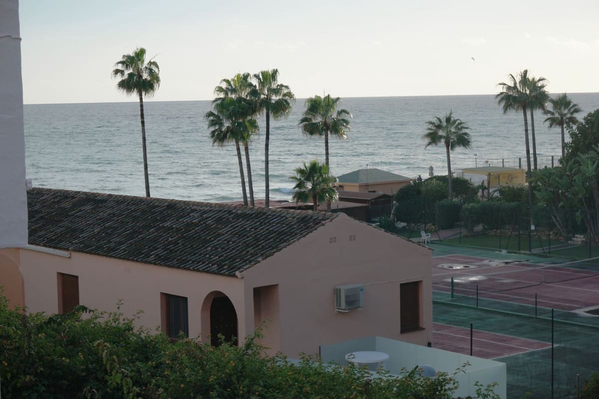 2 bedroom Beach Apartment for sale in Calahonda - € 275,000 (Ref: 9562271)