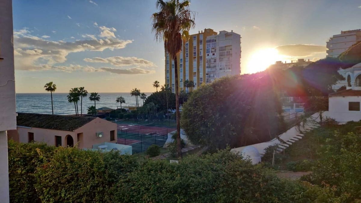 2 bedroom Beach Apartment for sale in Calahonda - € 275,000 (Ref: 9562271)