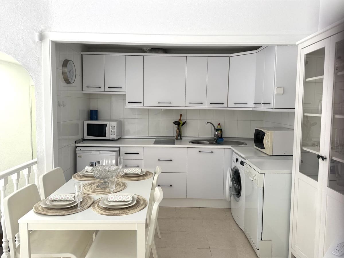 2 bedroom Beach Apartment for sale in Calahonda - € 275,000 (Ref: 9562271)