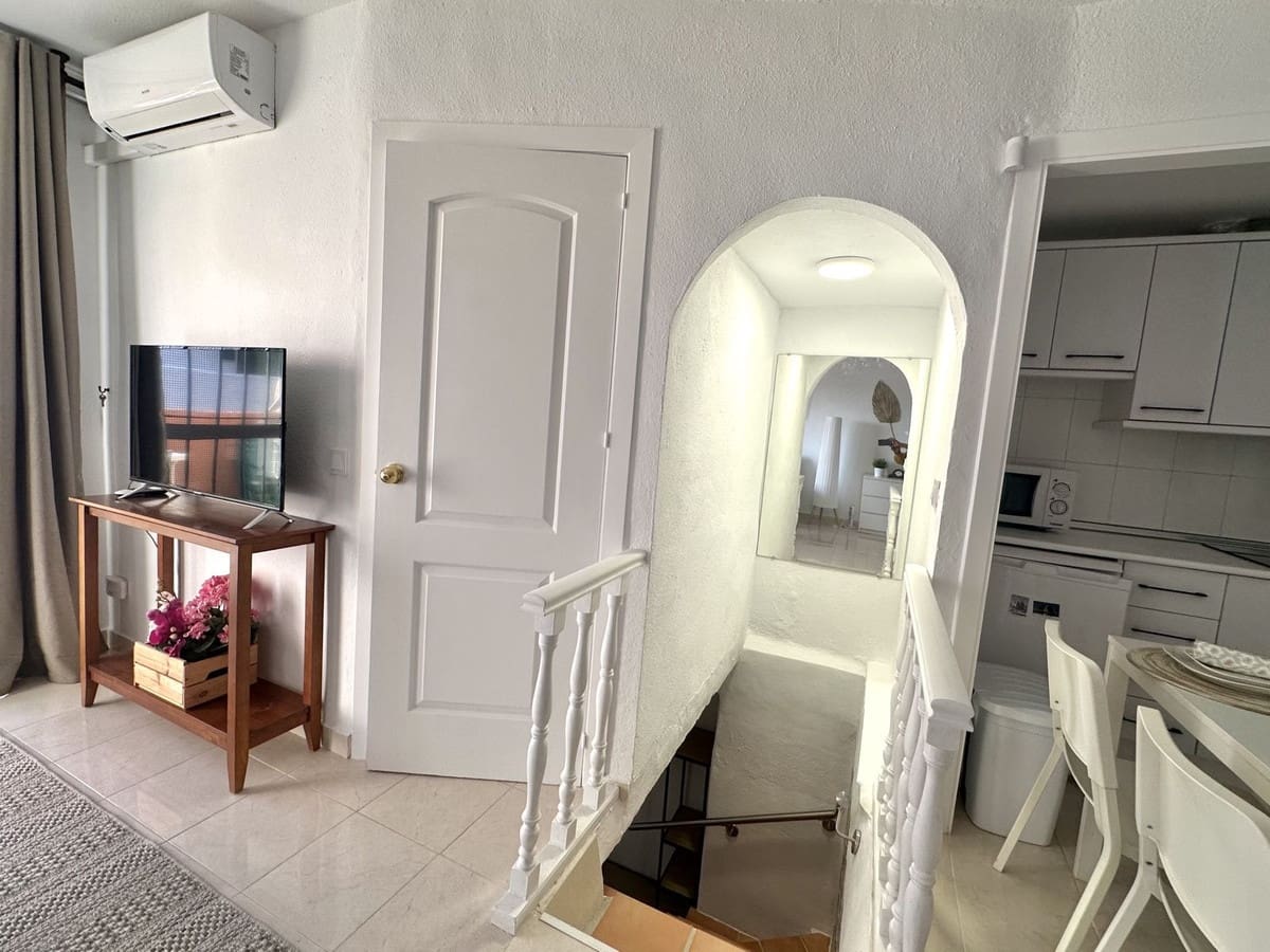 2 bedroom Beach Apartment for sale in Calahonda - € 275,000 (Ref: 9562271)