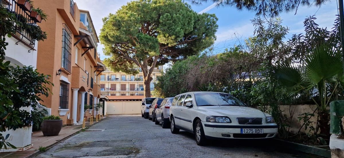 2 bedroom Beach Apartment for sale in Calahonda - € 275,000 (Ref: 9562271)