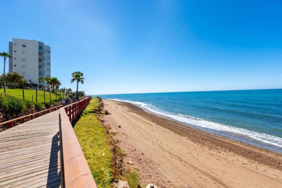2 bedroom Beach Apartment for sale in Calahonda - € 275,000 (Ref: 9562271)