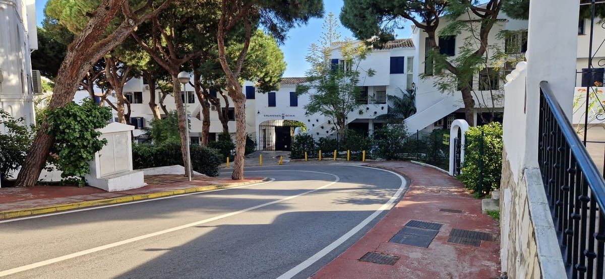 2 bedroom Beach Apartment for sale in Calahonda - € 275,000 (Ref: 9562271)