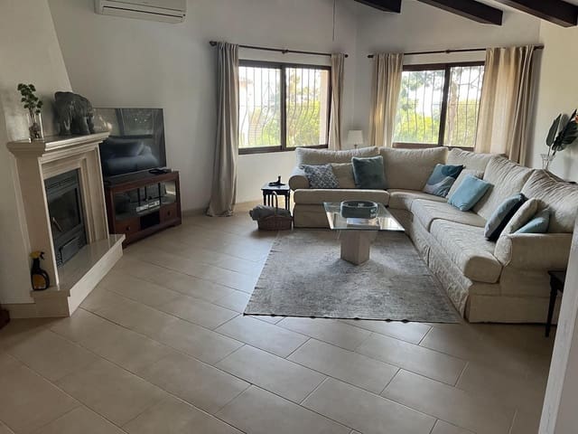 3 soverom Villa til salgs i El Chaparral, Mijas med svømmebasseng garasje - € 950 000 (Ref: 9578037)