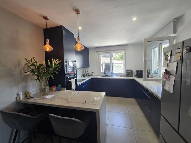 3 sypialnia Willa na sprzedaż w La Cala de Mijas, Mijas z basenem garażem - 749 000 € (Ref: 9655993)