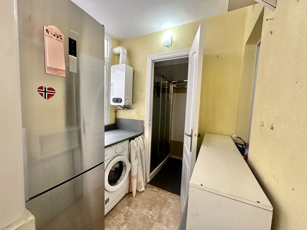 3 bedroom Apartment for sale in Fuengirola with pool - € 370,000 (Ref: 9662210)