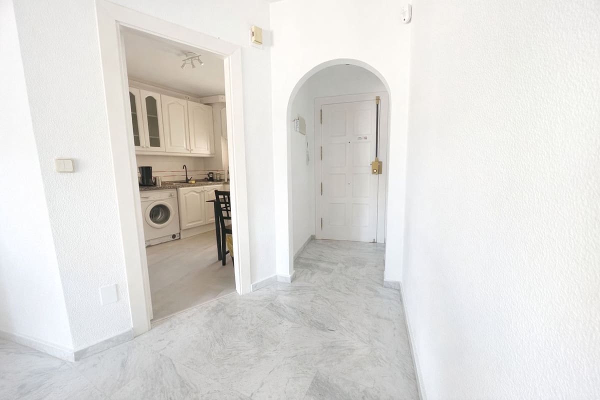 3 bedroom Beach Apartment for sale in Torremolinos with pool garage - € 400,000 (Ref: 9685891)