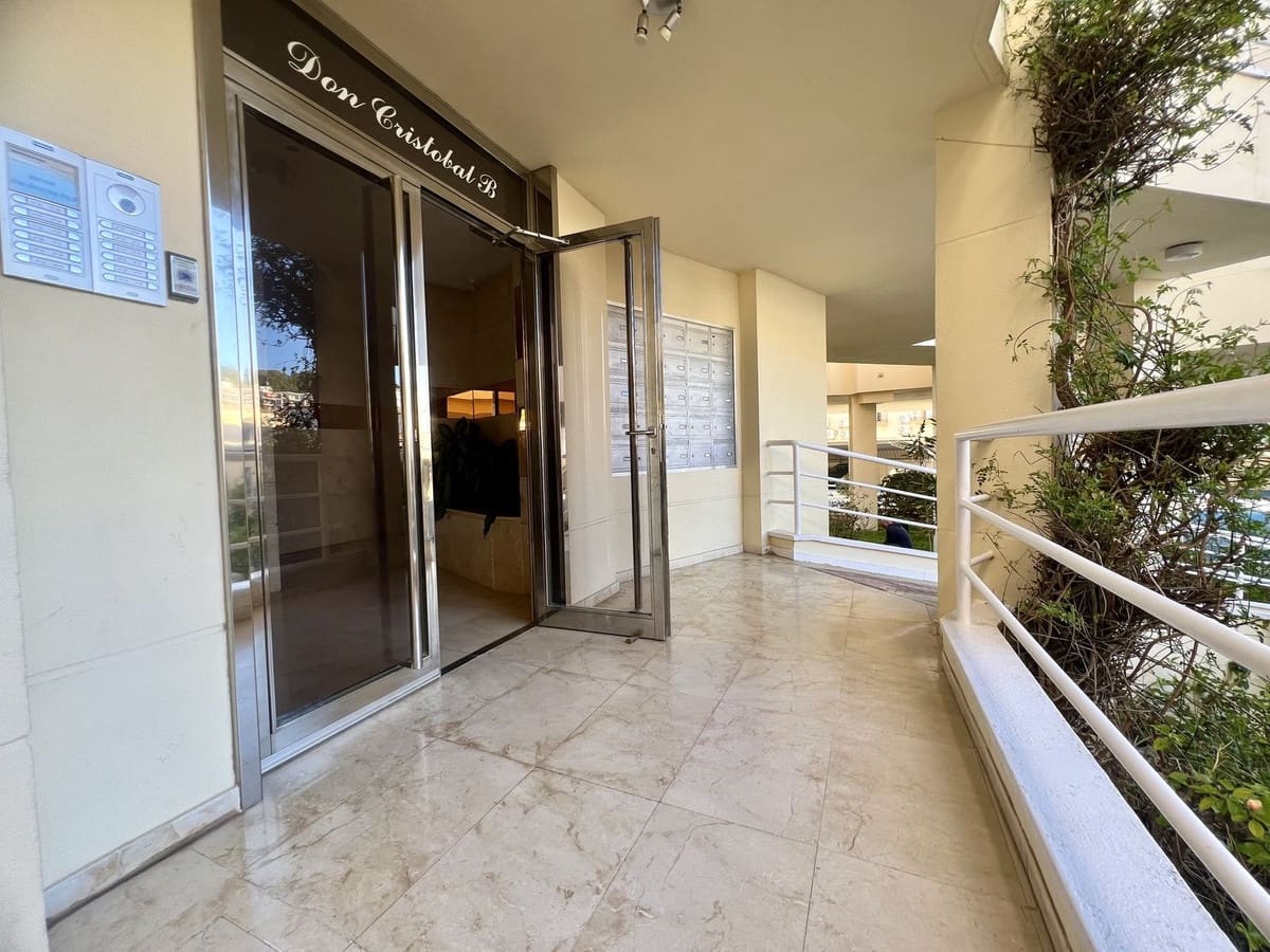 3 bedroom Beach Apartment for sale in Torremolinos with pool garage - € 400,000 (Ref: 9685891)