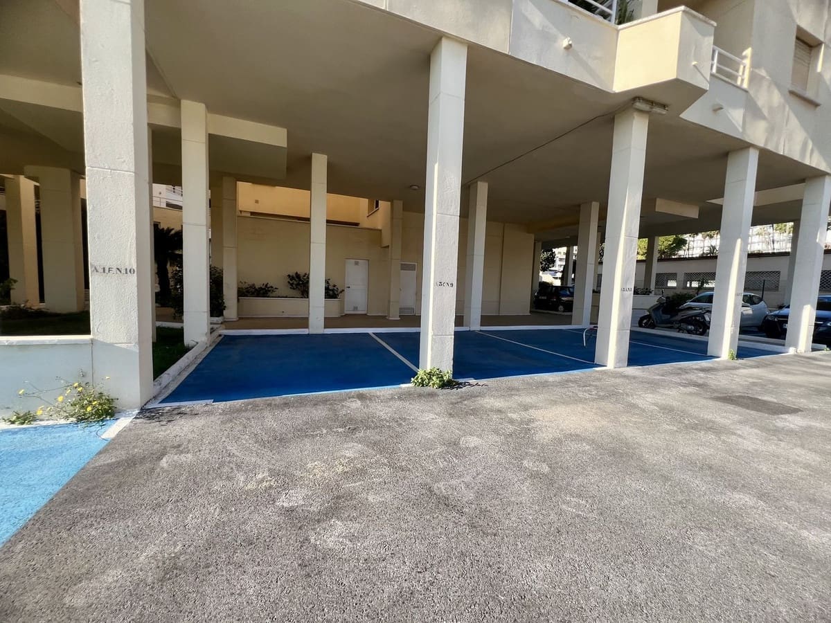 3 bedroom Beach Apartment for sale in Torremolinos with pool garage - € 400,000 (Ref: 9685891)