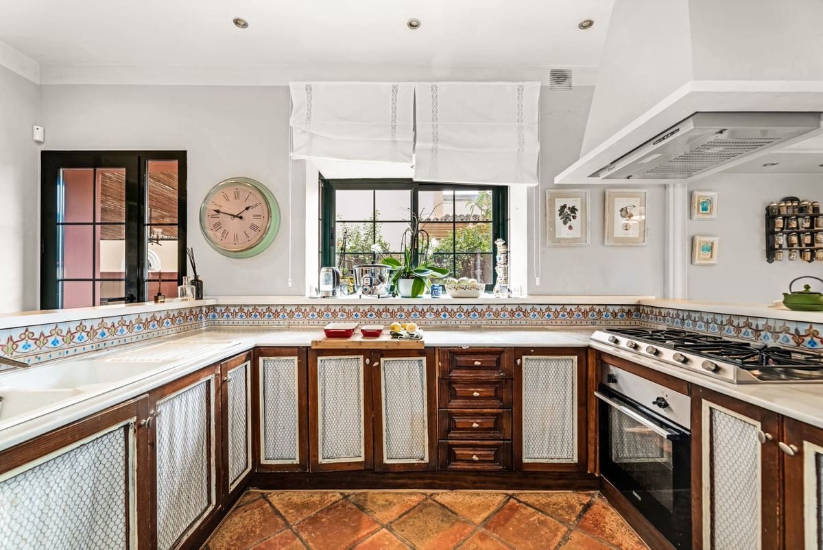 3 bedroom Villa for holiday rental in Guadalmina with pool garage - € 4,900 (Ref: 9694628)