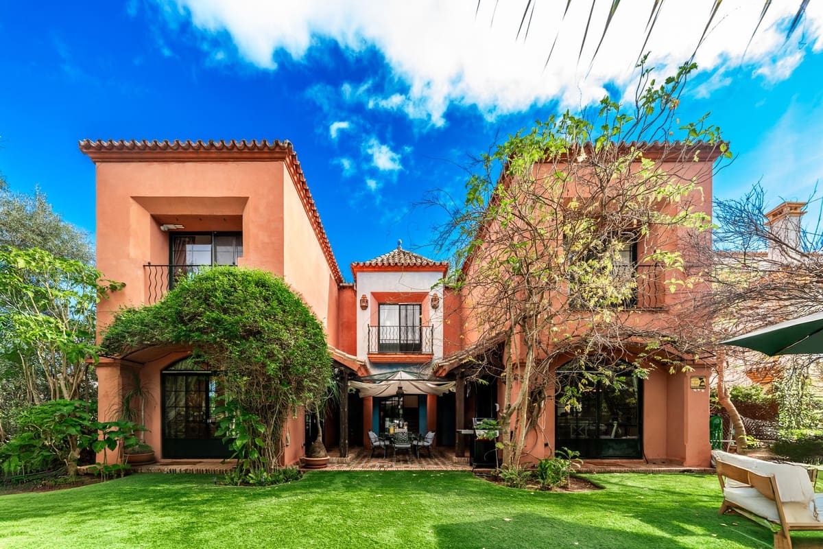 3 bedroom Villa for holiday rental in Guadalmina with pool garage - € 4,900 (Ref: 9694628)