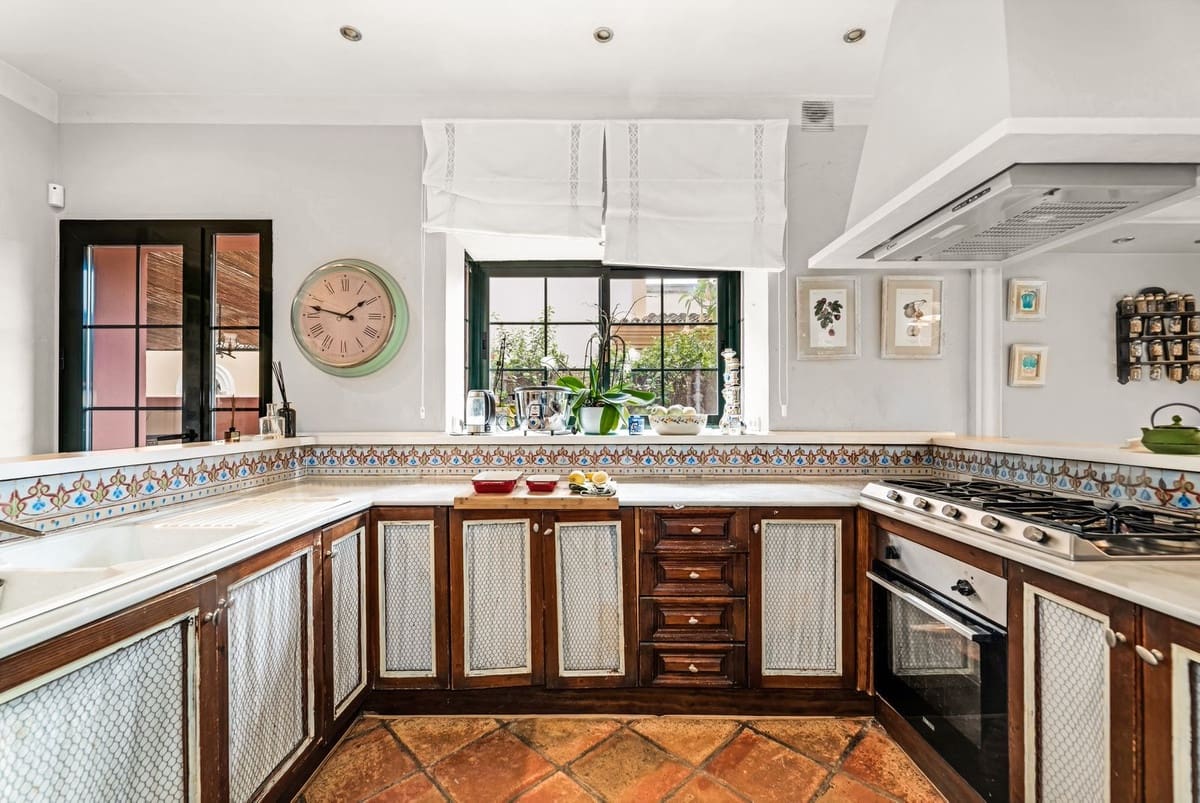 3 bedroom Villa for holiday rental in Guadalmina with pool garage - € 4,900 (Ref: 9694628)