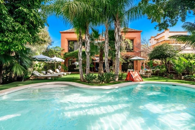 Chalet de 3 habitaciones en Guadalmina Baja, Marbella en alquiler vacacional con piscina garaje - 4.900 € (Ref: 9694628)
