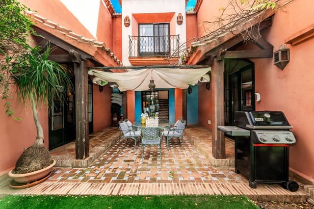 Chalet de 3 habitaciones en Guadalmina Baja, Marbella en alquiler vacacional con piscina garaje - 4.900 € (Ref: 9694628)