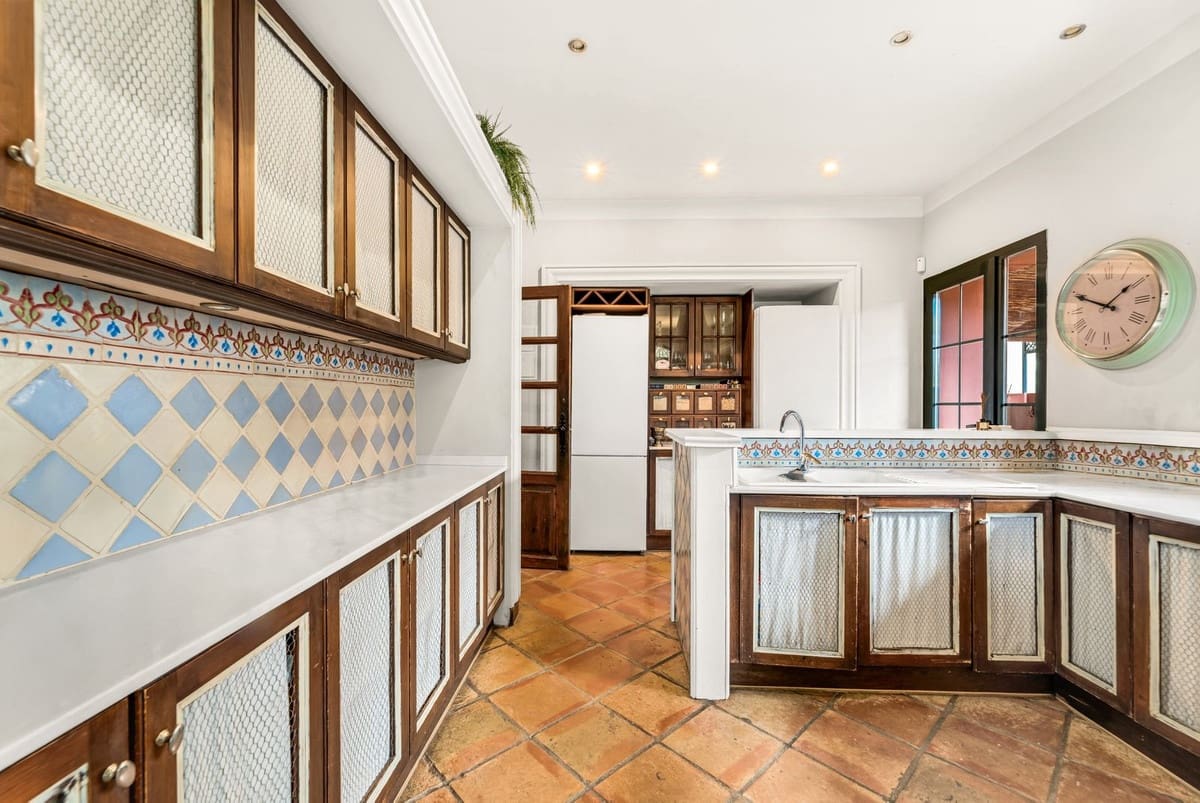3 quarto Moradia para arrendamento para férias em Guadalmina com piscina Garagem - 4 900 € (Ref: 9694628)