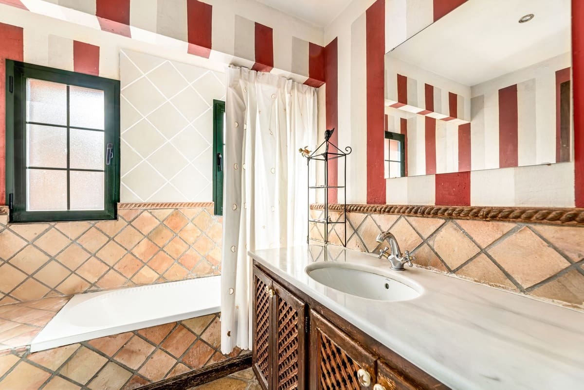 3 quarto Moradia para arrendamento para férias em Guadalmina com piscina Garagem - 4 900 € (Ref: 9694628)