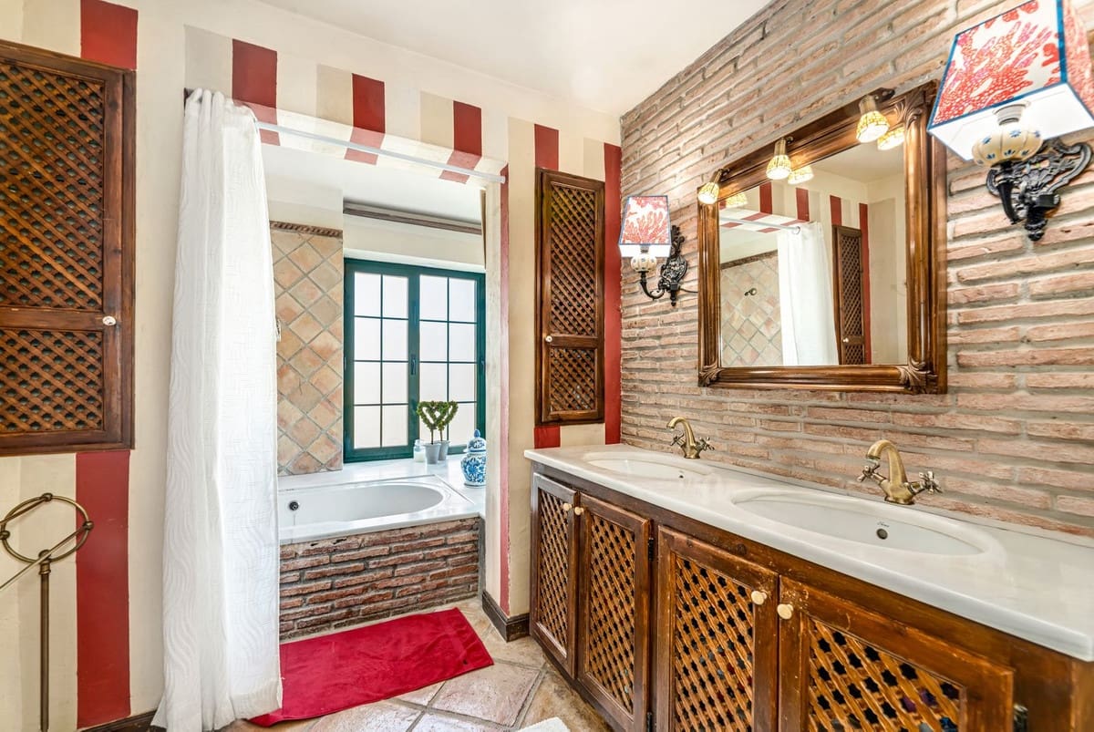 3 quarto Moradia para arrendamento para férias em Guadalmina com piscina Garagem - 4 900 € (Ref: 9694628)