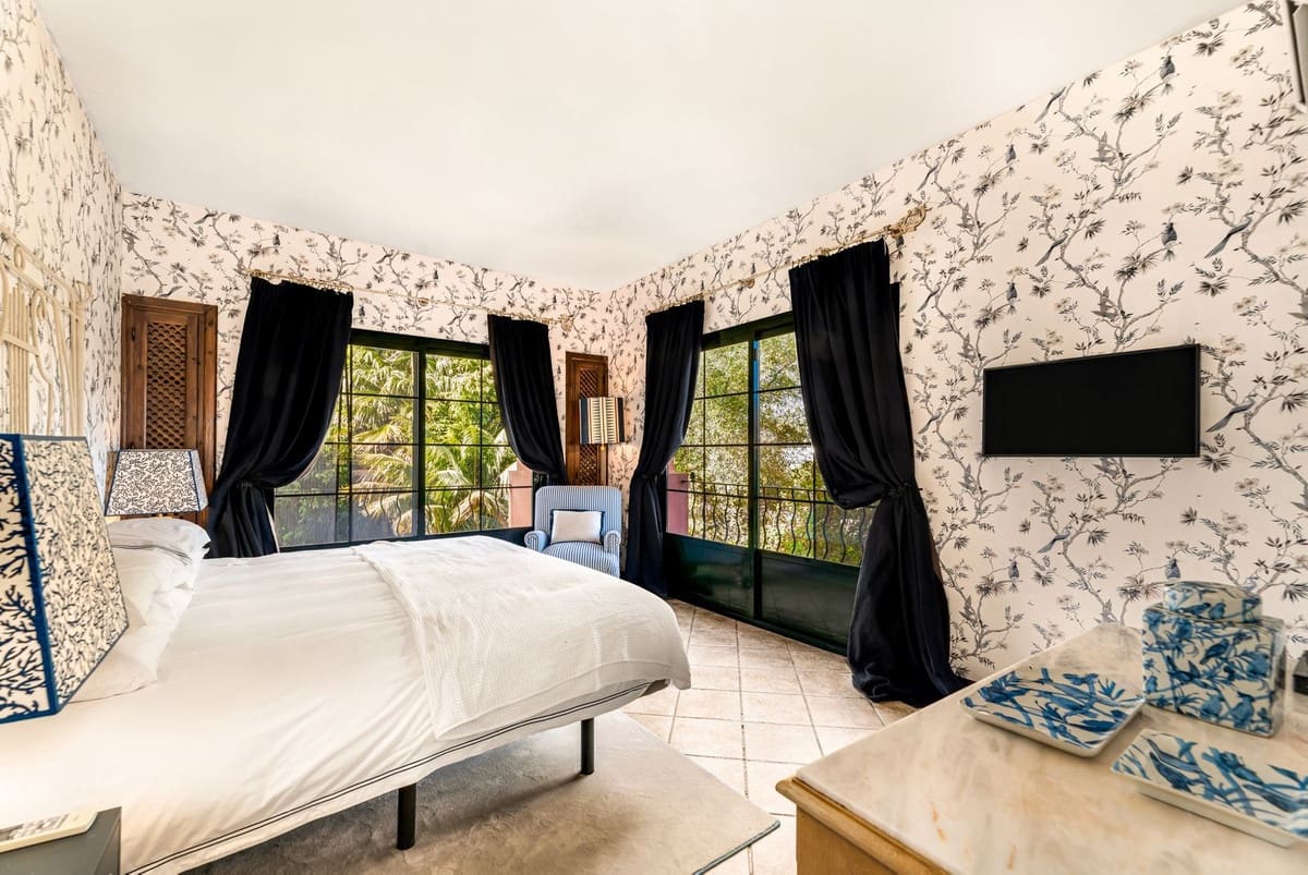 3 quarto Moradia para arrendamento para férias em Guadalmina com piscina Garagem - 4 900 € (Ref: 9694628)