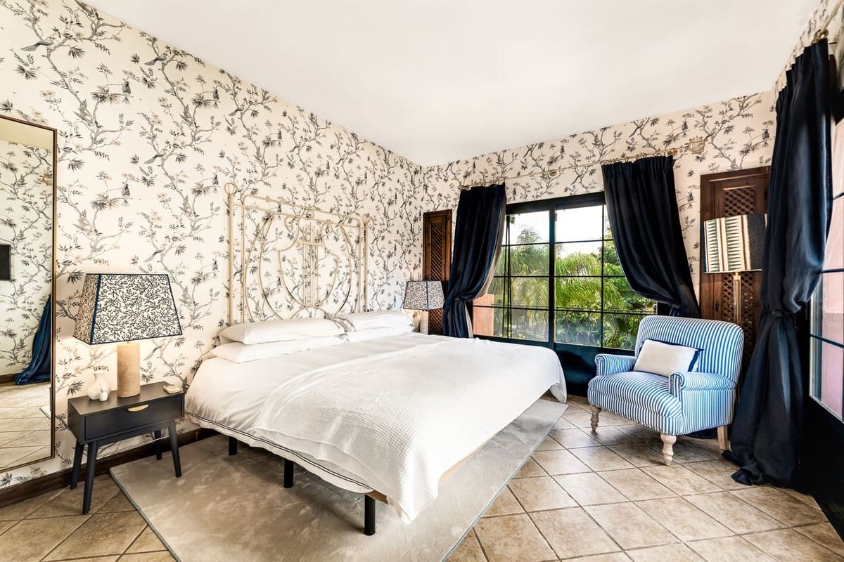 3 quarto Moradia para arrendamento para férias em Guadalmina com piscina Garagem - 4 900 € (Ref: 9694628)