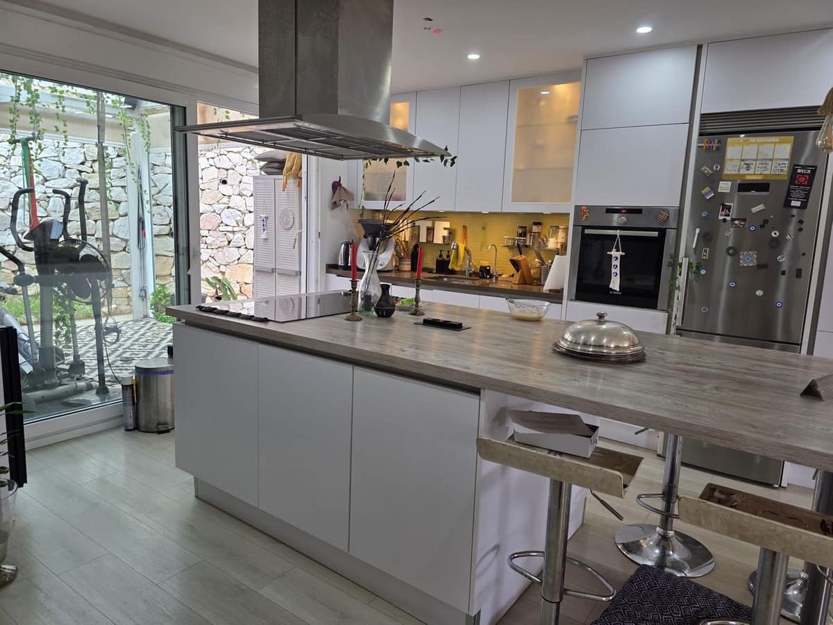 3 Zimmer Villa zu verkaufen in Marbella mit Pool Garage - 580.000 € (Ref: 9697940)