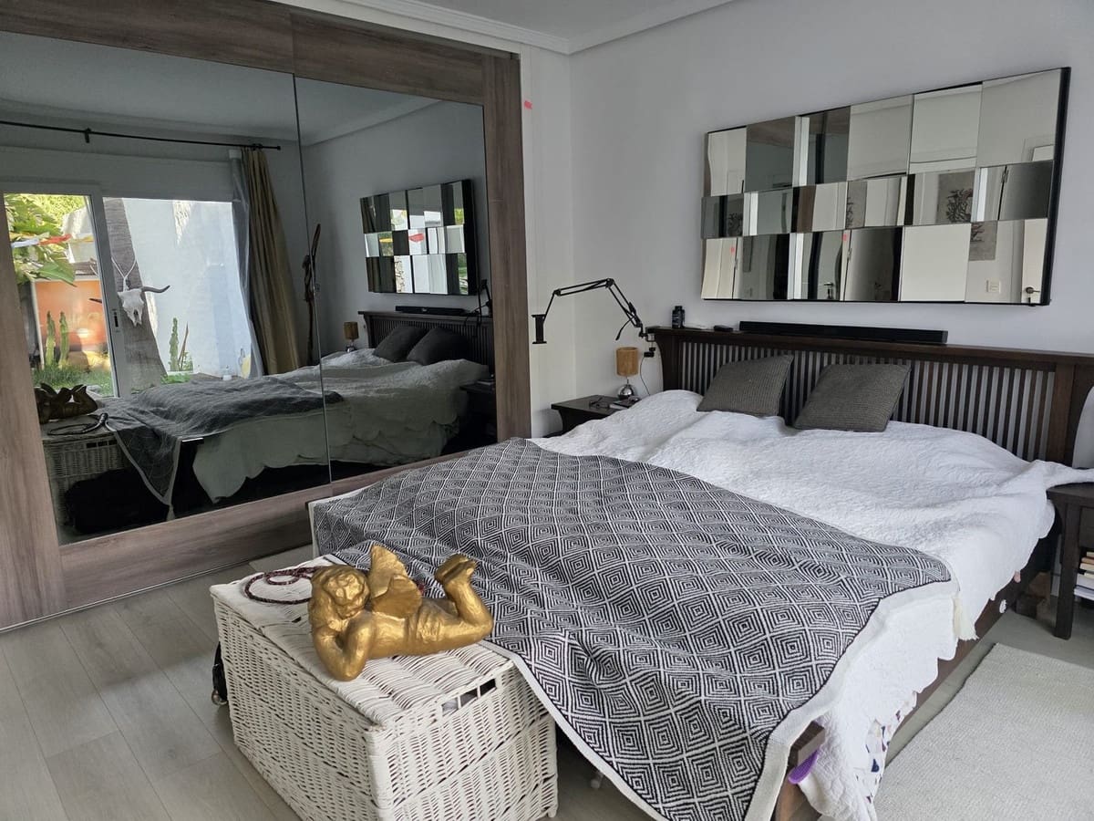 3 Zimmer Villa zu verkaufen in Marbella mit Pool Garage - 580.000 € (Ref: 9697940)