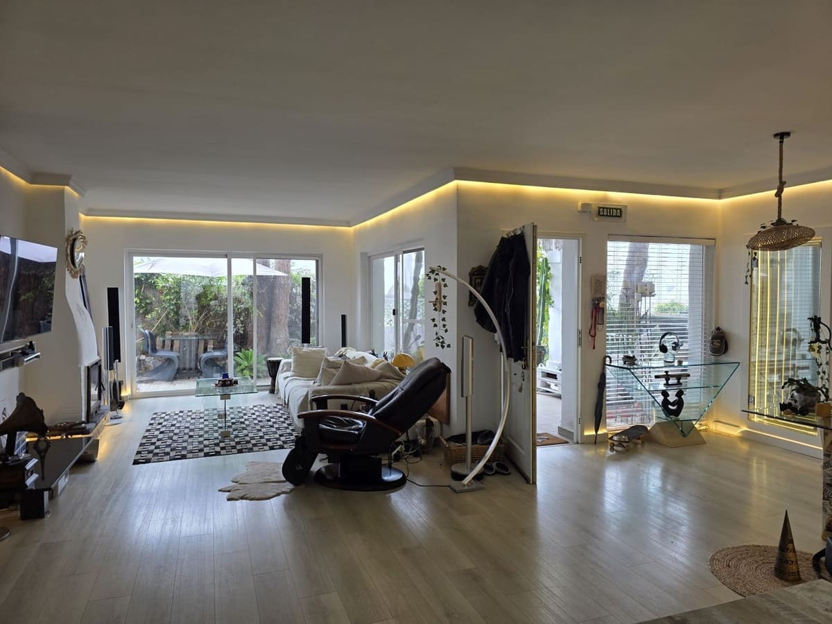 3 Zimmer Villa zu verkaufen in Marbella mit Pool Garage - 580.000 € (Ref: 9697940)