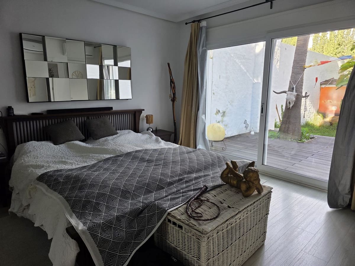 3 Zimmer Villa zu verkaufen in Marbella mit Pool Garage - 580.000 € (Ref: 9697940)