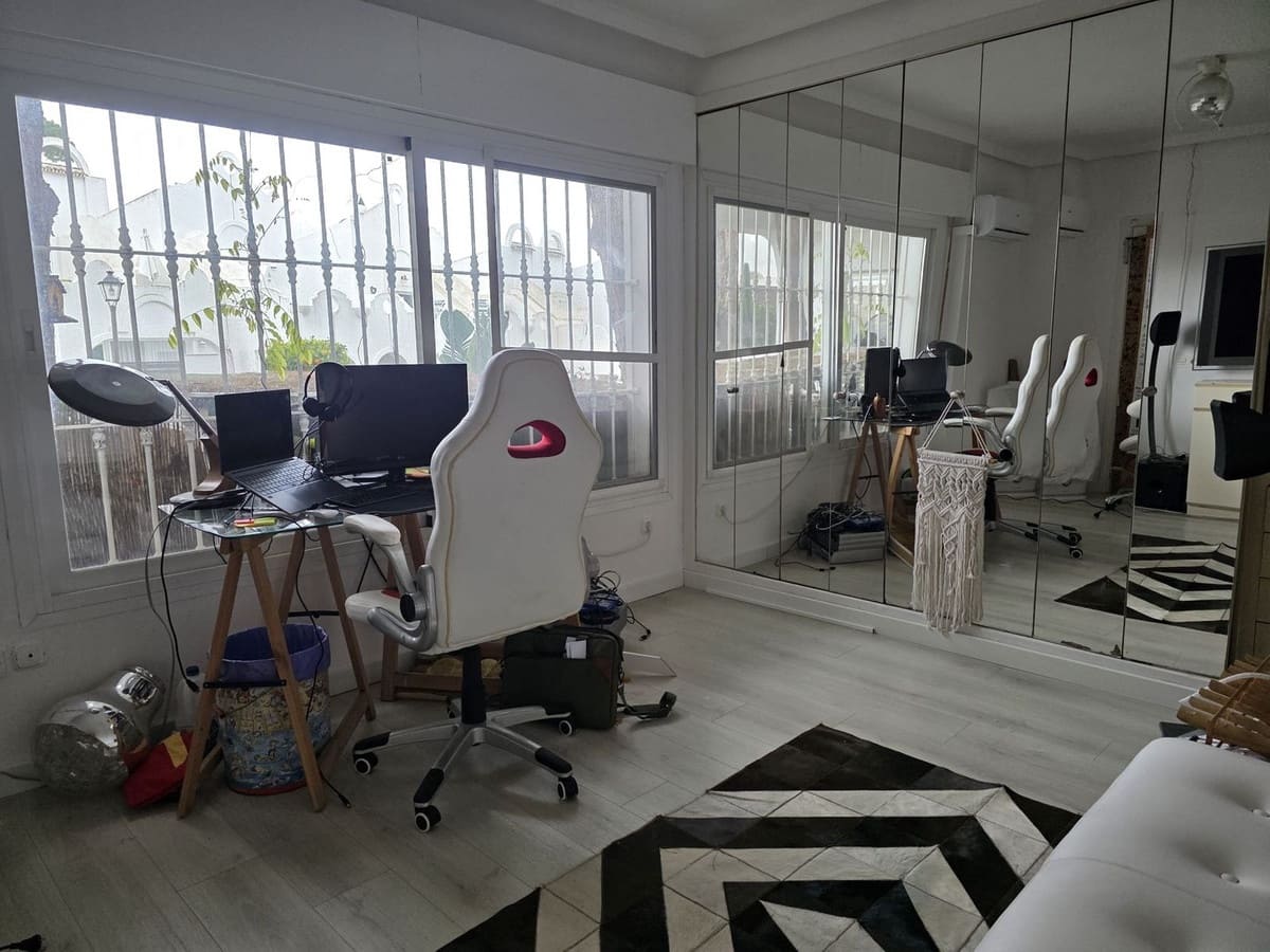 3 Zimmer Villa zu verkaufen in Marbella mit Pool Garage - 580.000 € (Ref: 9697940)