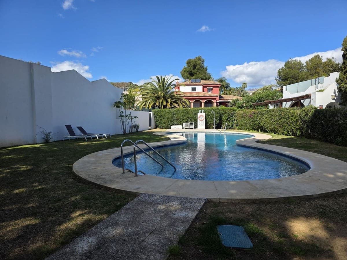 3 Zimmer Villa zu verkaufen in Marbella mit Pool Garage - 580.000 € (Ref: 9697940)
