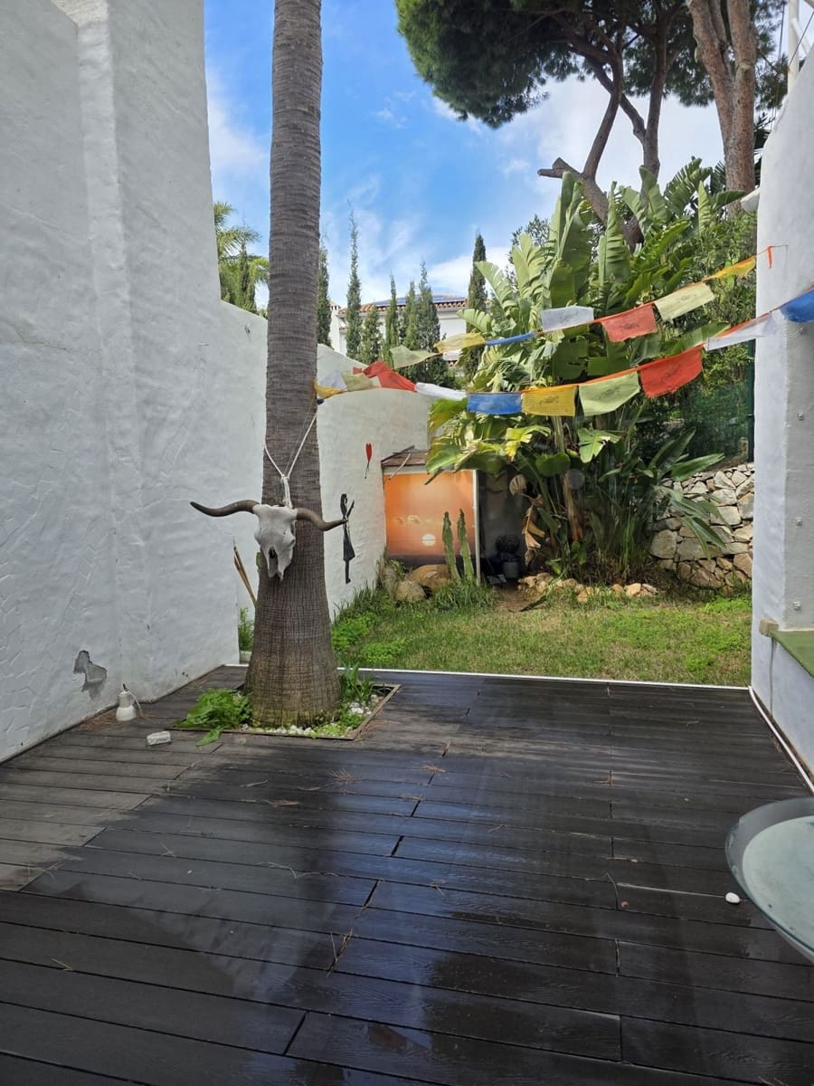 3 Zimmer Villa zu verkaufen in Marbella mit Pool Garage - 580.000 € (Ref: 9697940)