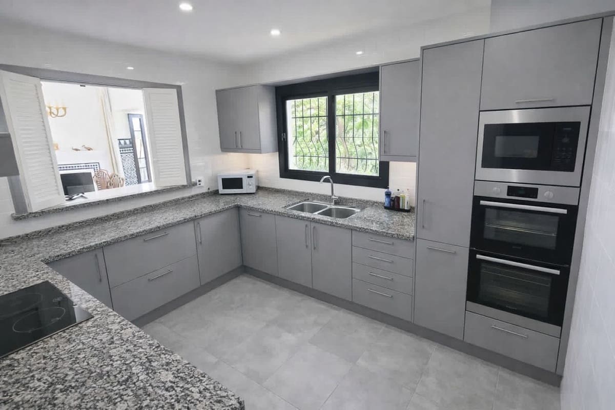 4 Zimmer Villa zu verkaufen in Mijas Costa mit Pool Garage - 1.150.000 € (Ref: 9707505)