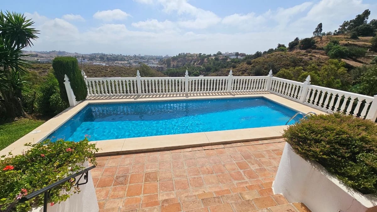 4 Zimmer Villa zu verkaufen in Mijas Costa mit Pool Garage - 1.150.000 € (Ref: 9707505)