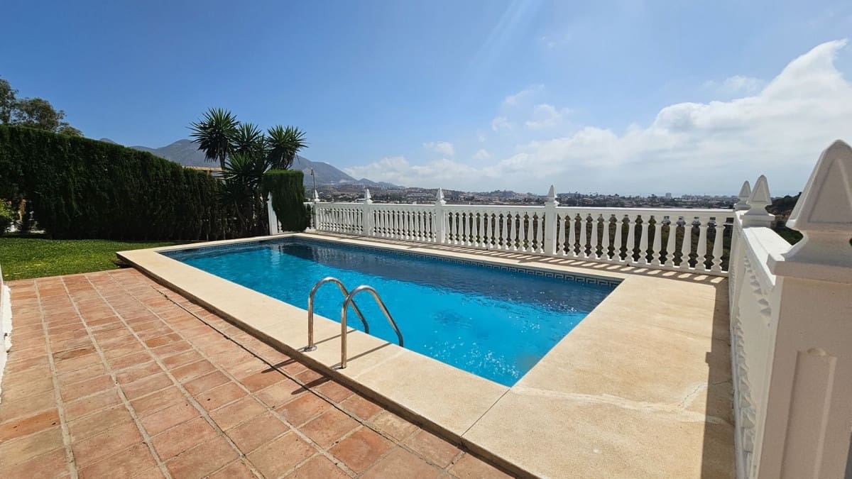 4 Zimmer Villa zu verkaufen in Mijas Costa mit Pool Garage - 1.150.000 € (Ref: 9707505)