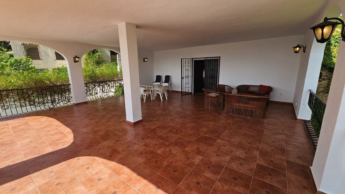 4 Zimmer Villa zu verkaufen in Mijas Costa mit Pool Garage - 1.150.000 € (Ref: 9707505)