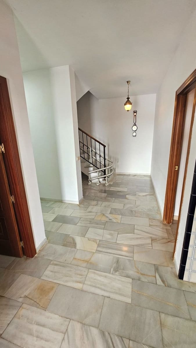 4 bedroom Villa for sale in Mijas Costa with pool garage - € 1,150,000 (Ref: 9707505)