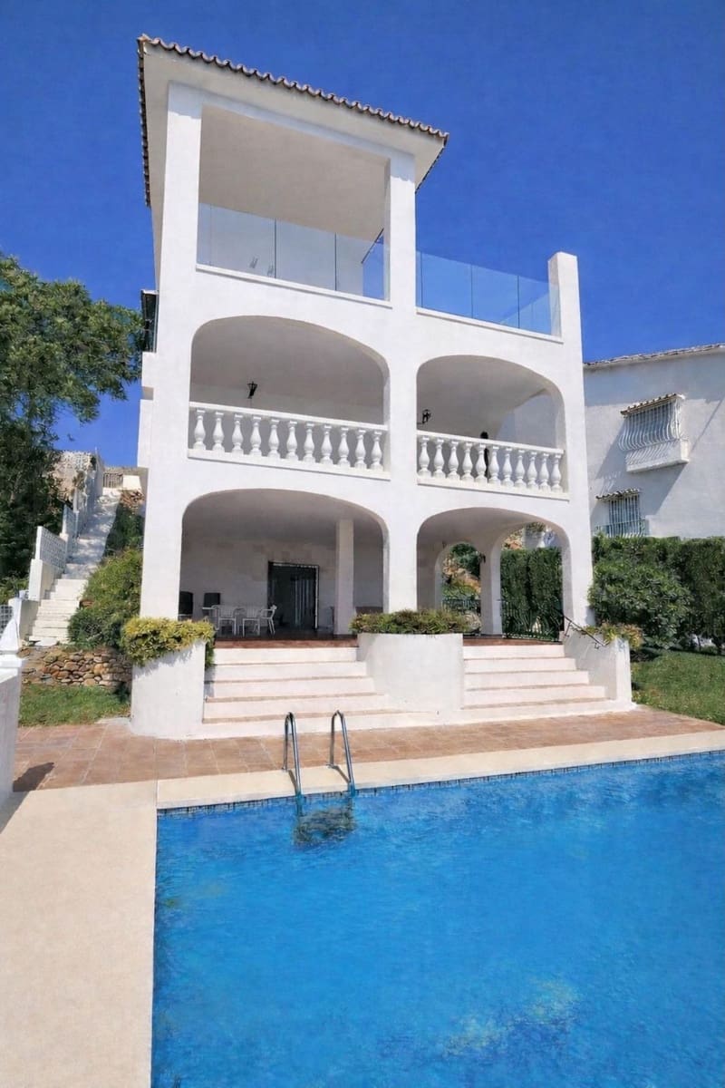 4 bedroom Villa for sale in Mijas Costa with pool garage - € 1,150,000 (Ref: 9707505)