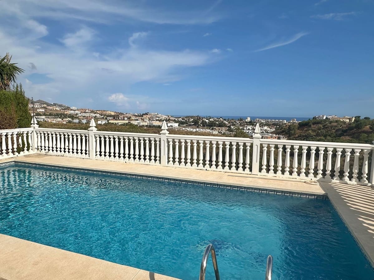 4 bedroom Villa for sale in Mijas Costa with pool garage - € 1,150,000 (Ref: 9707505)