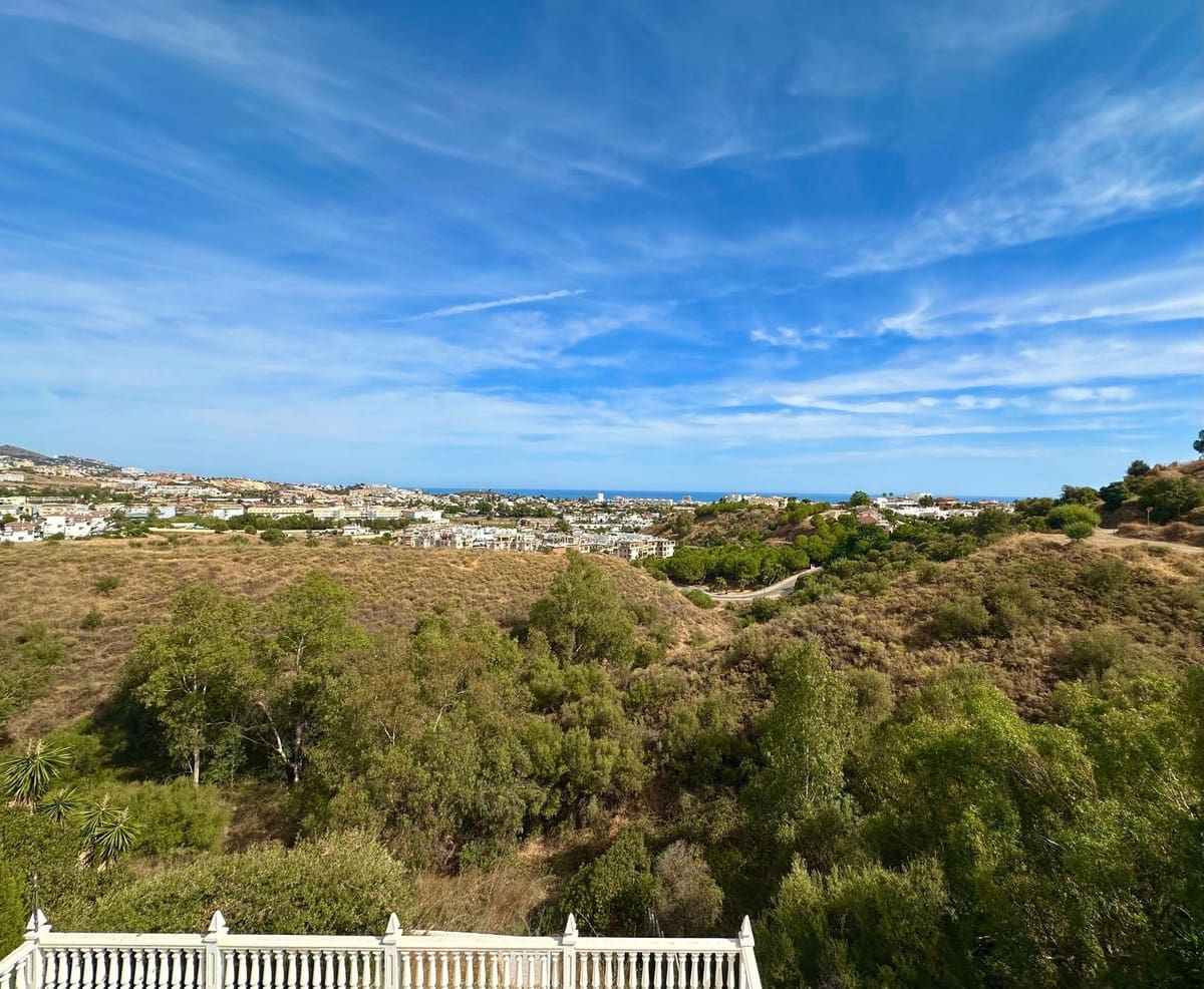 4 bedroom Villa for sale in Mijas Costa with pool garage - € 1,150,000 (Ref: 9707505)