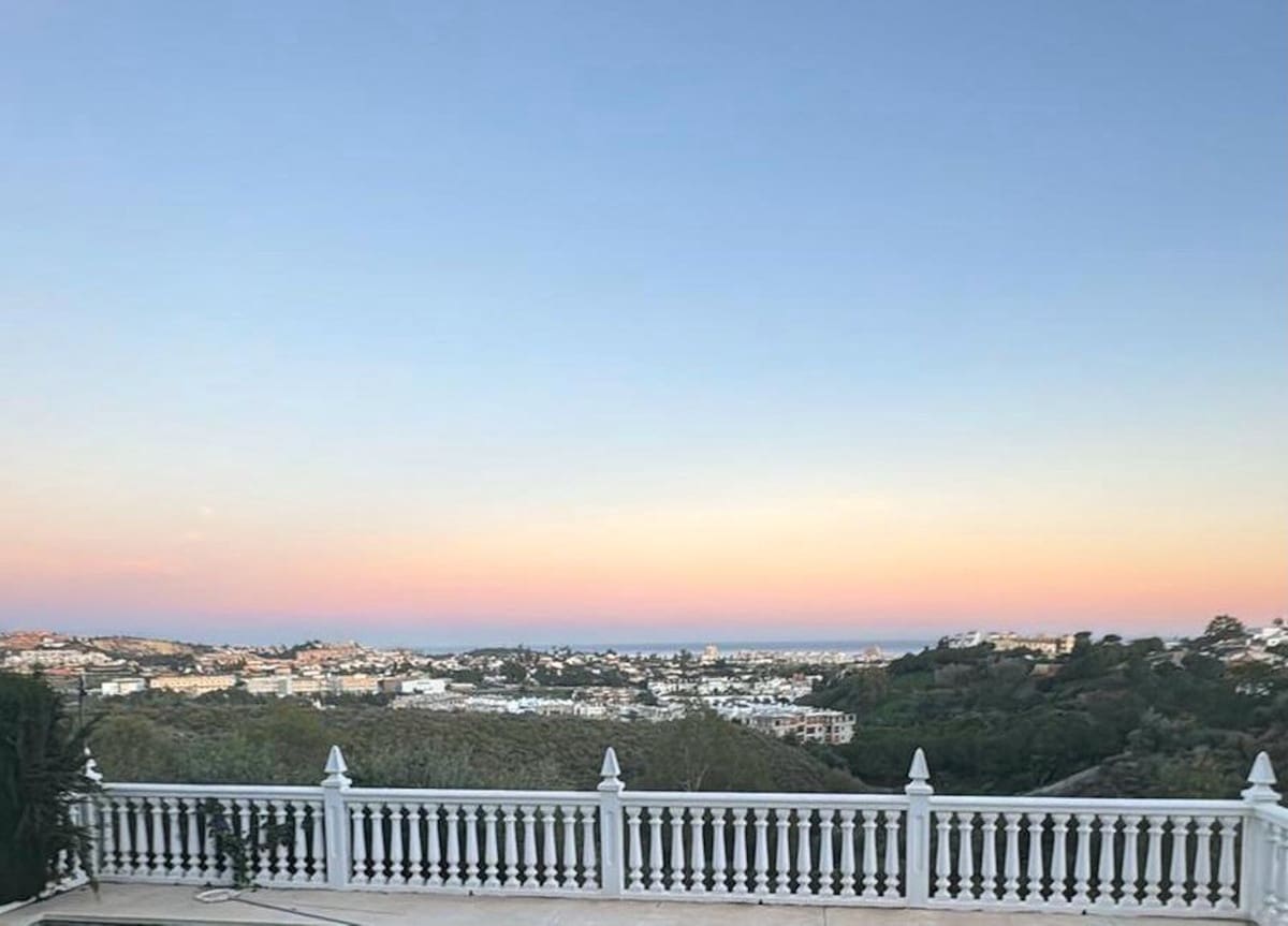 4 bedroom Villa for sale in Mijas Costa with pool garage - € 1,150,000 (Ref: 9707505)