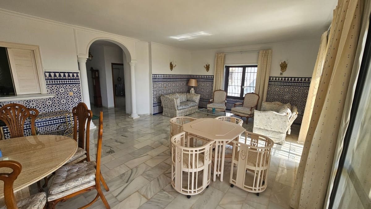 4 bedroom Villa for sale in Mijas Costa with pool garage - € 1,150,000 (Ref: 9707505)