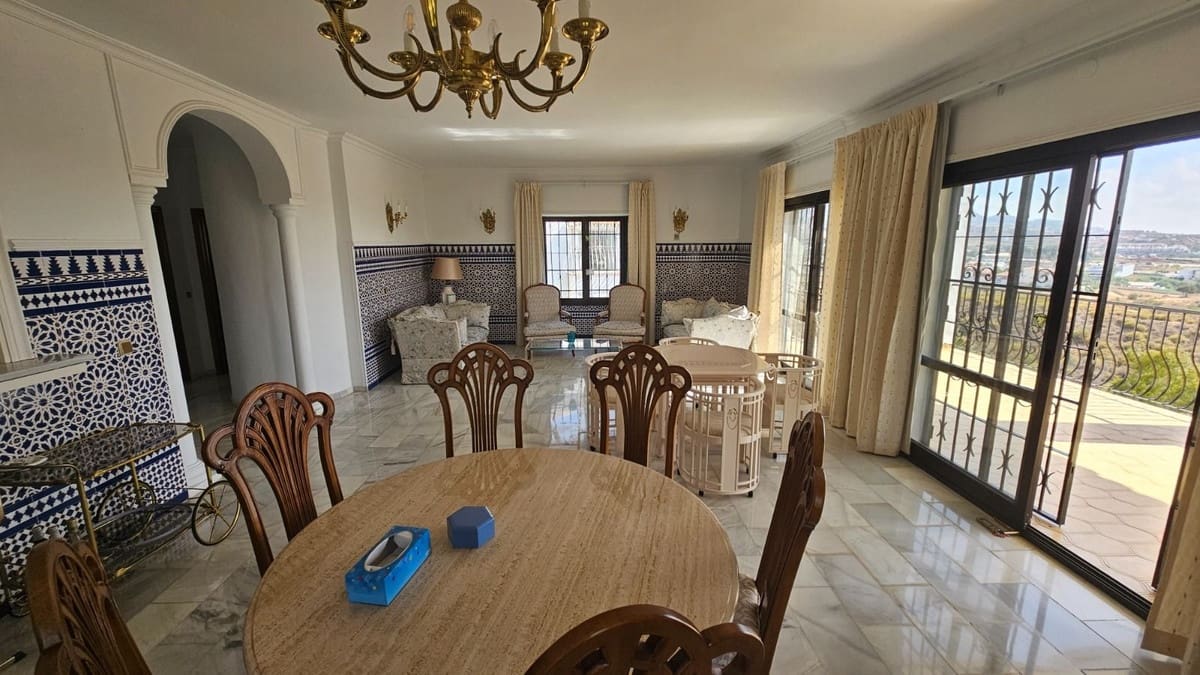 4 bedroom Villa for sale in Mijas Costa with pool garage - € 1,150,000 (Ref: 9707505)
