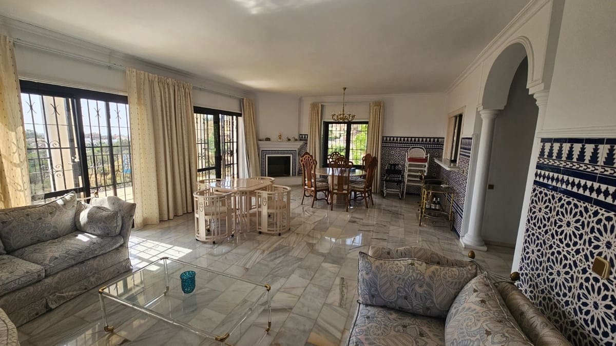 4 bedroom Villa for sale in Mijas Costa with pool garage - € 1,150,000 (Ref: 9707505)
