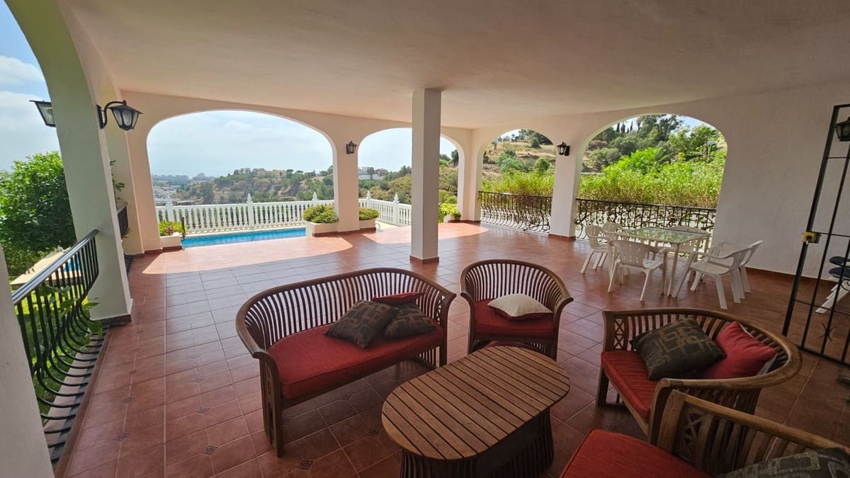 4 bedroom Villa for sale in Mijas Costa with pool garage - € 1,150,000 (Ref: 9707505)