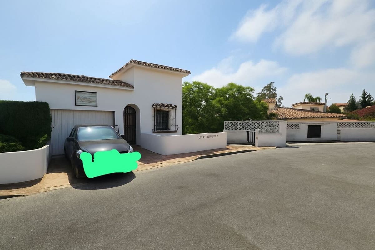 4 bedroom Villa for sale in Mijas Costa with pool garage - € 1,150,000 (Ref: 9707505)