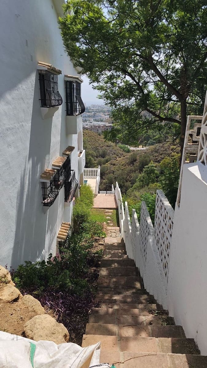 4 bedroom Villa for sale in Mijas Costa with pool garage - € 1,150,000 (Ref: 9707505)